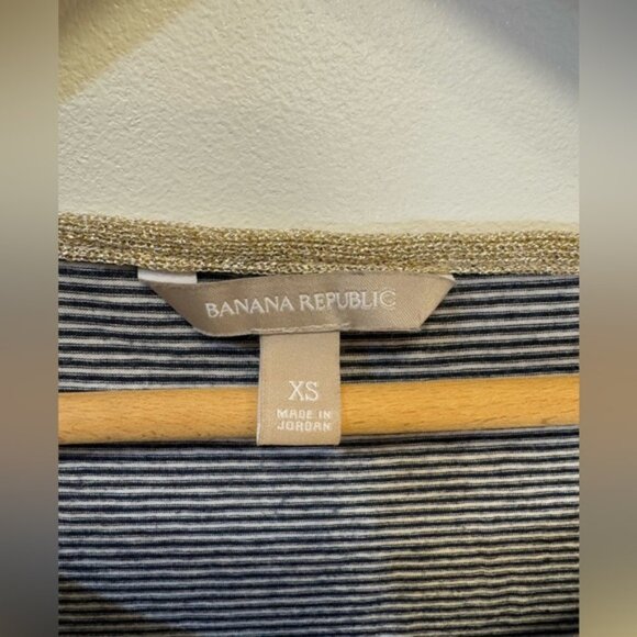 Banana Republic women’s striped t-shirt with gold neckline size XS - Picture 7 of 10